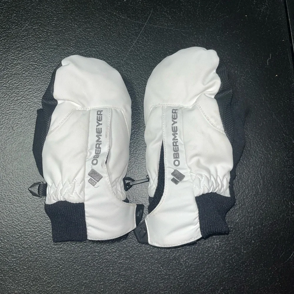 Obermeyer black and white kid’s fleece-lined mittens